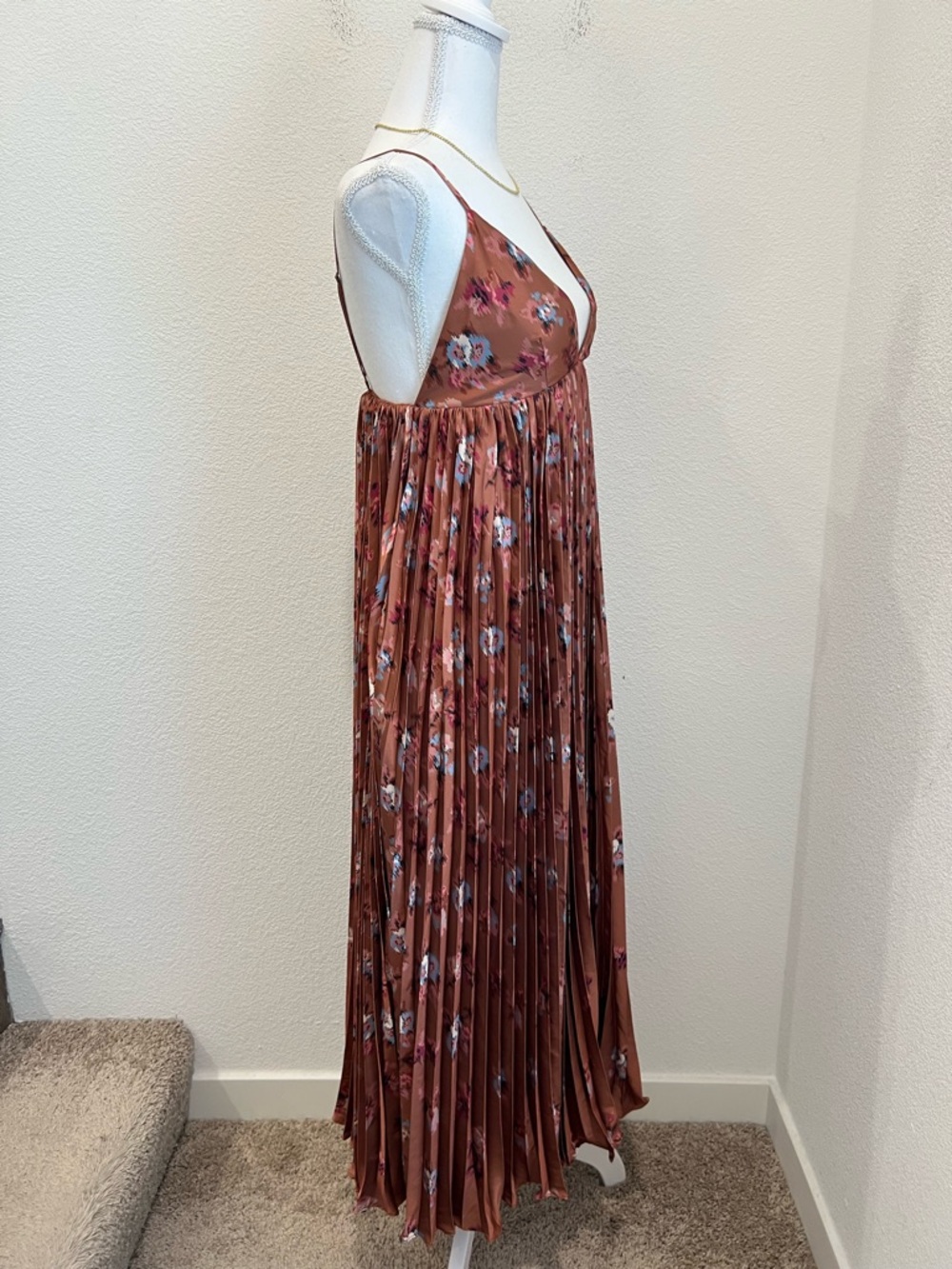 BHLDN Maya Pleated V-Neck Midi Dress - Picture 8 of 16